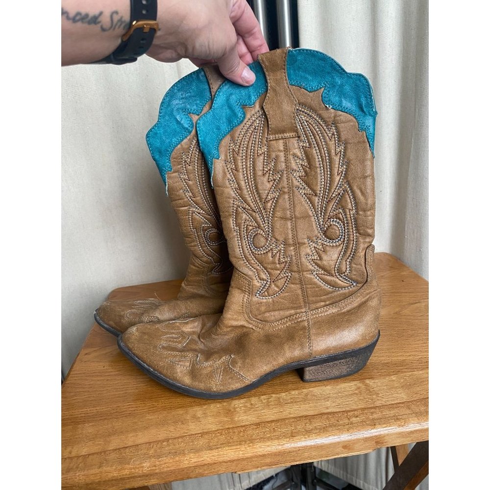 EUC Coconuts by Matisse Boots Tan & Turquoise Half inch Heel Beautiful Boots 7.5
